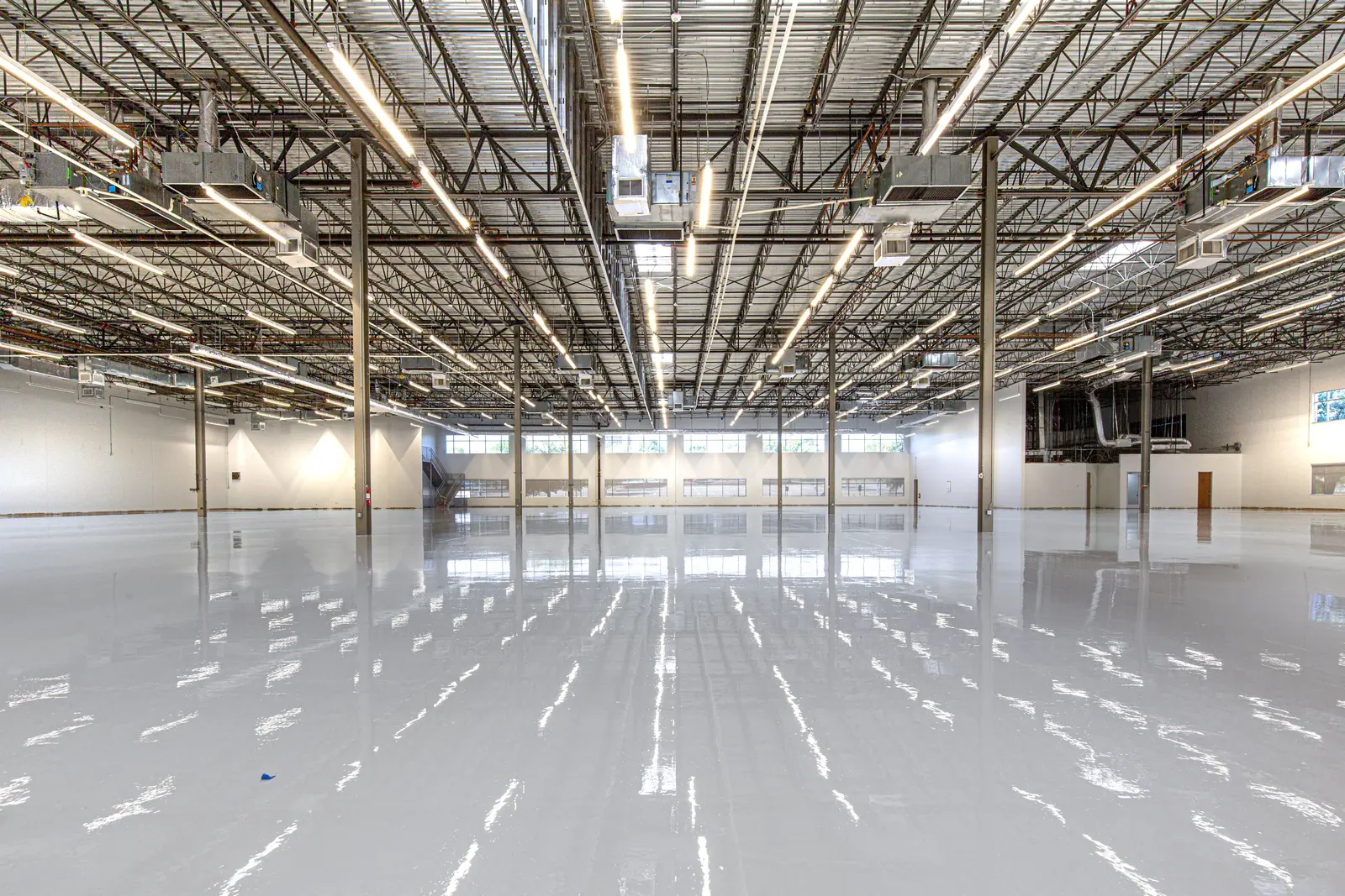 High-gloss polished warehouse concrete